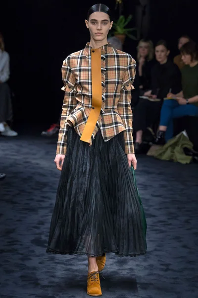 Look 26